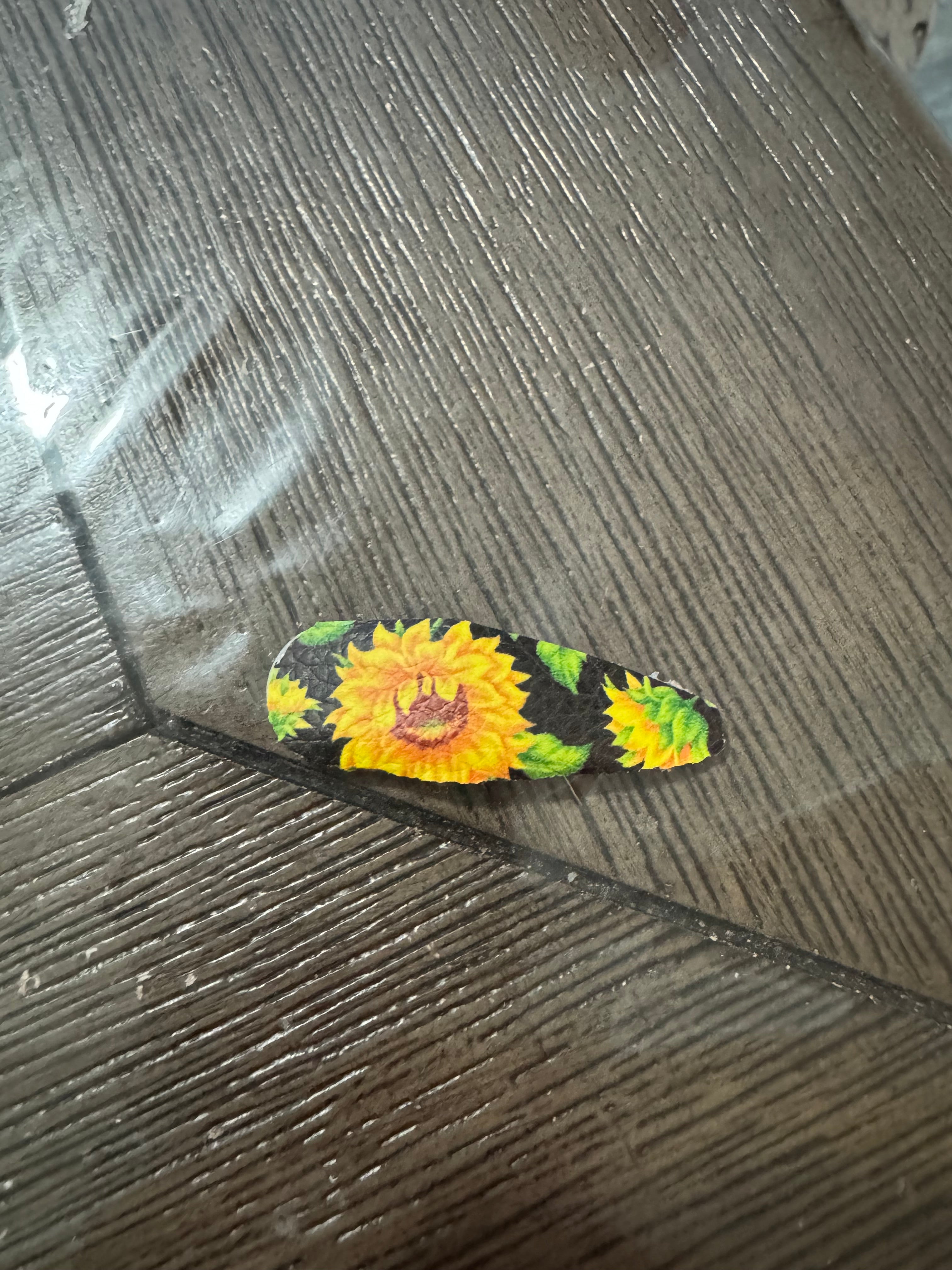 Sunflower snap clip