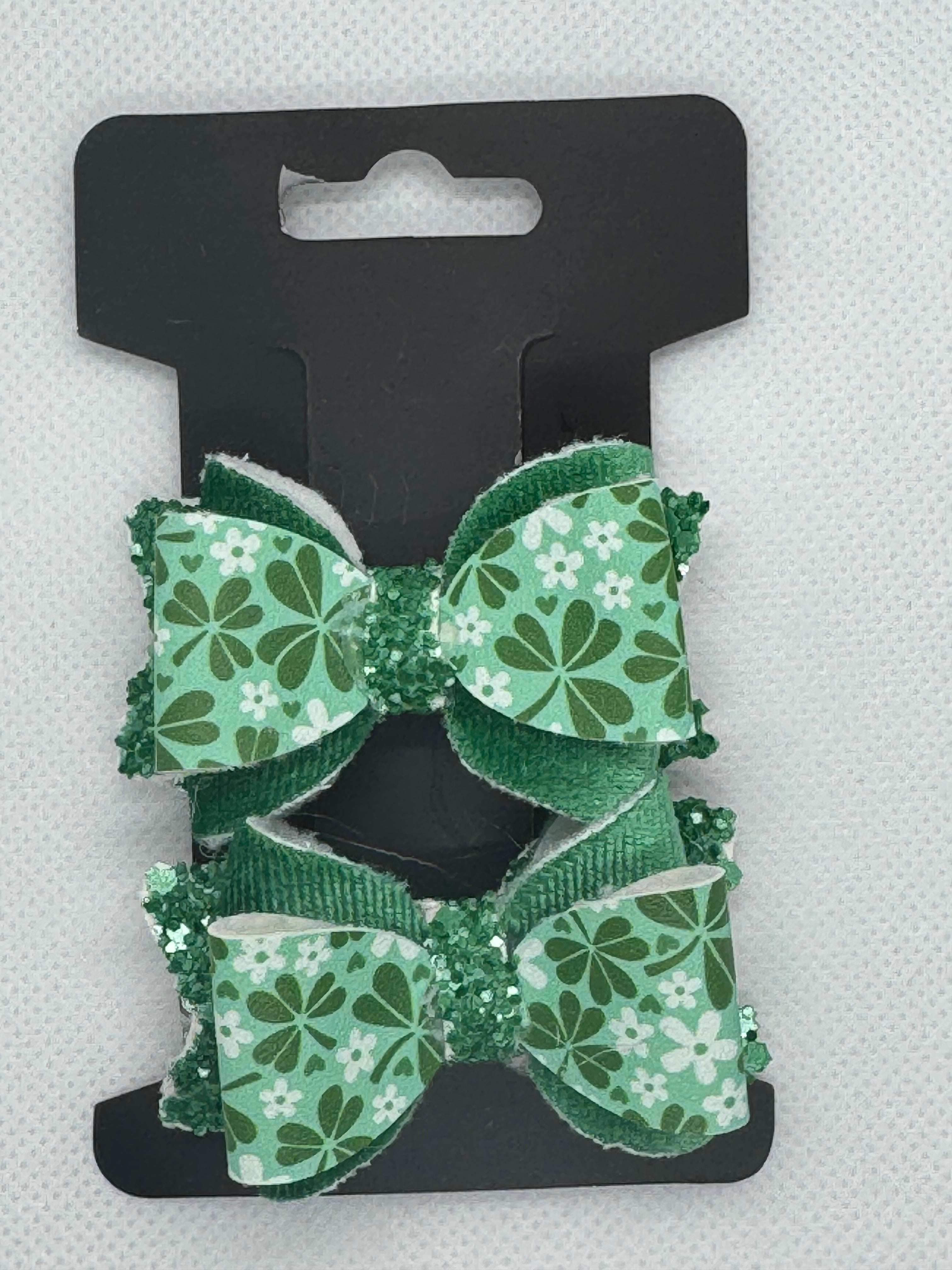 Green shamrock piggy bow set