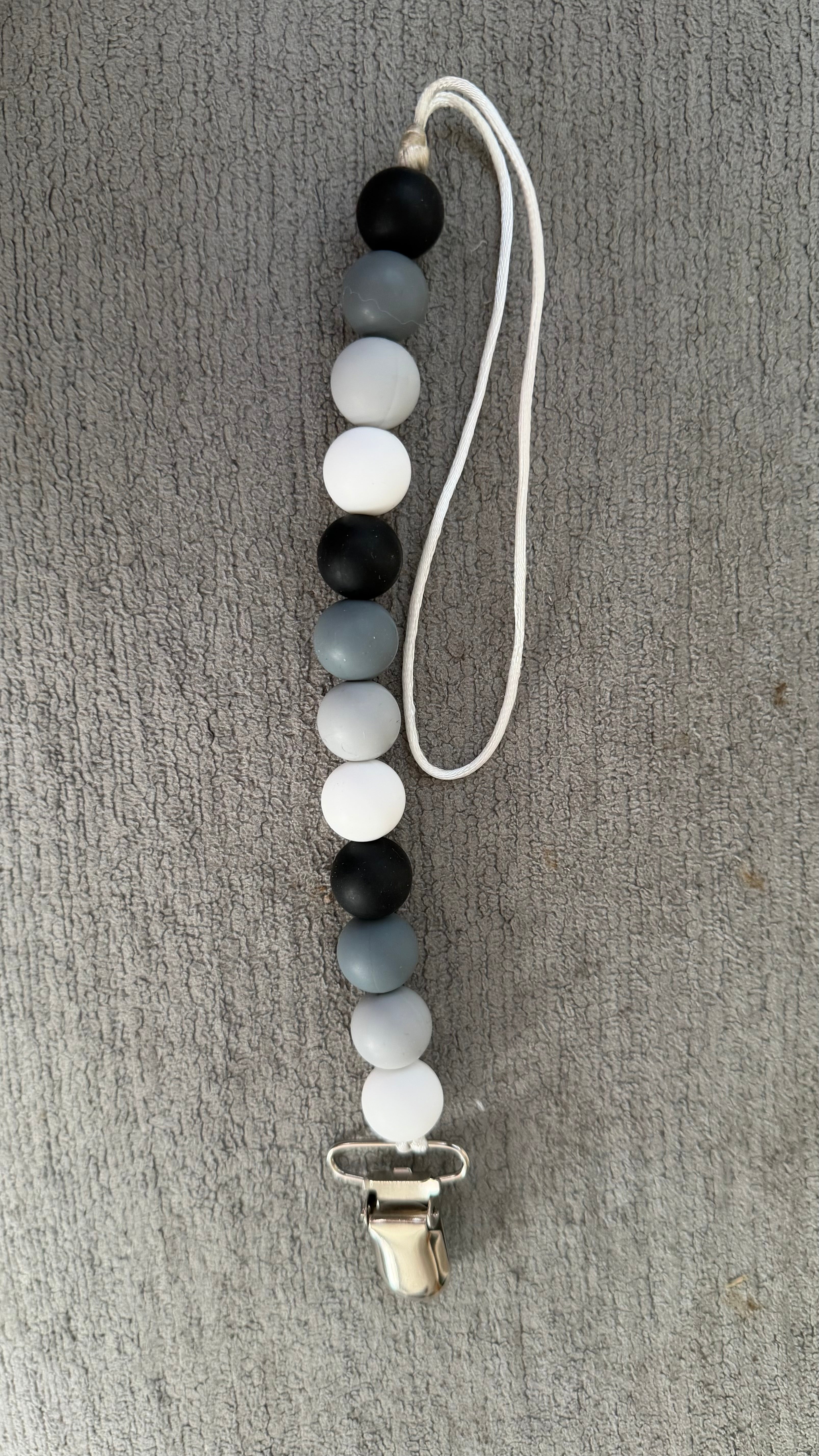 Black and white gradient clip