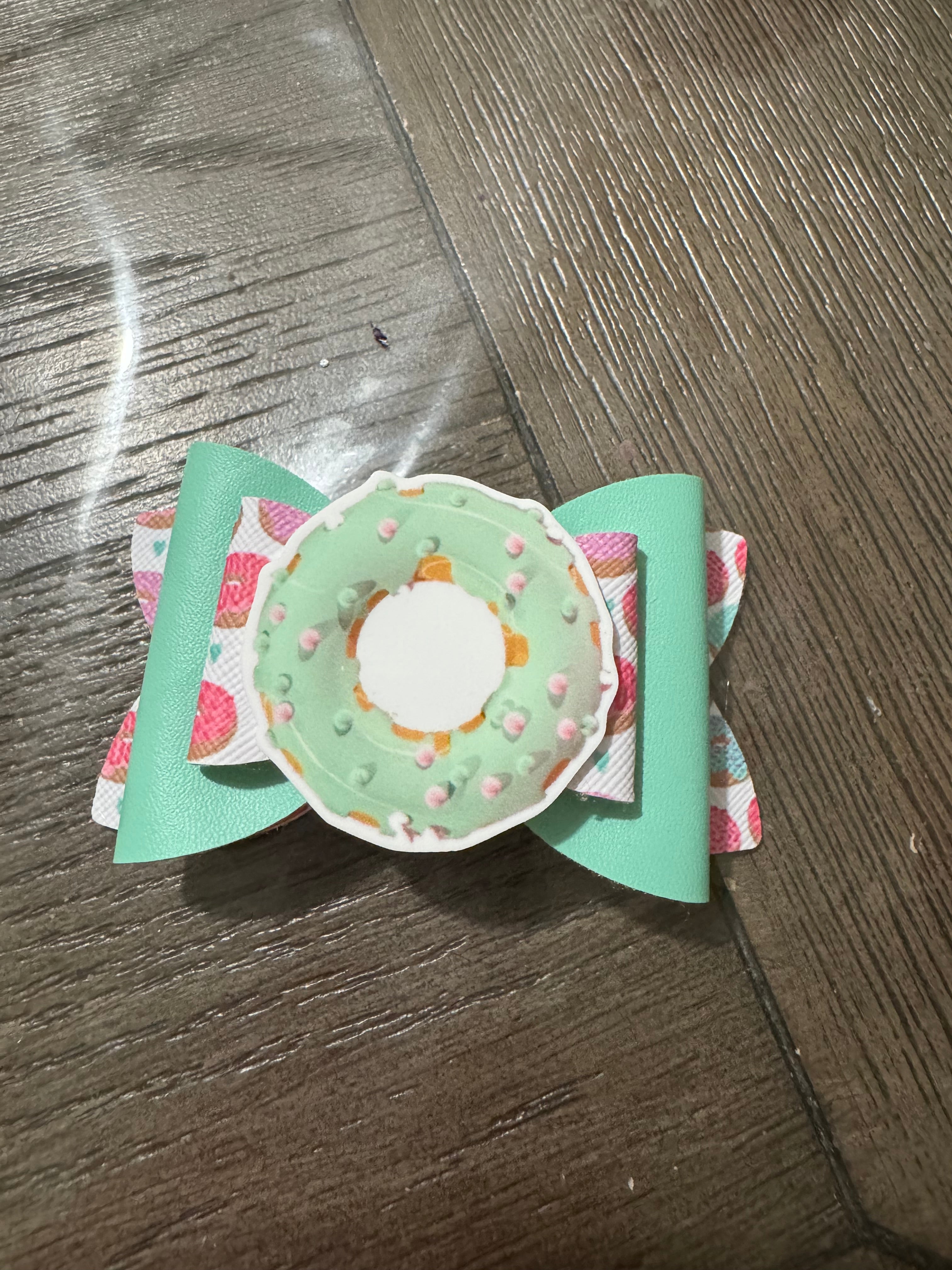 Donut straw topper bow