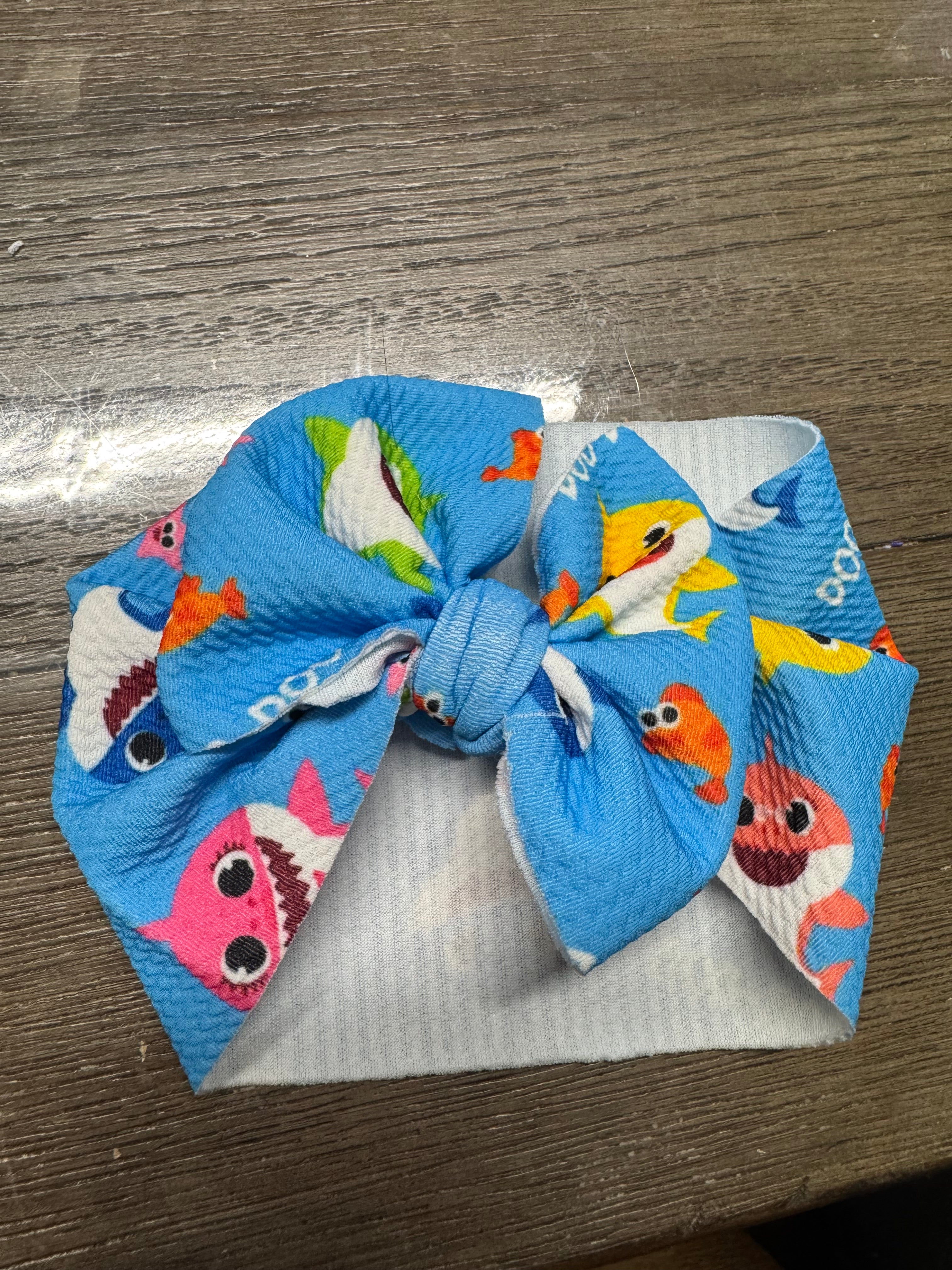 Shark head wrap 3-6 months