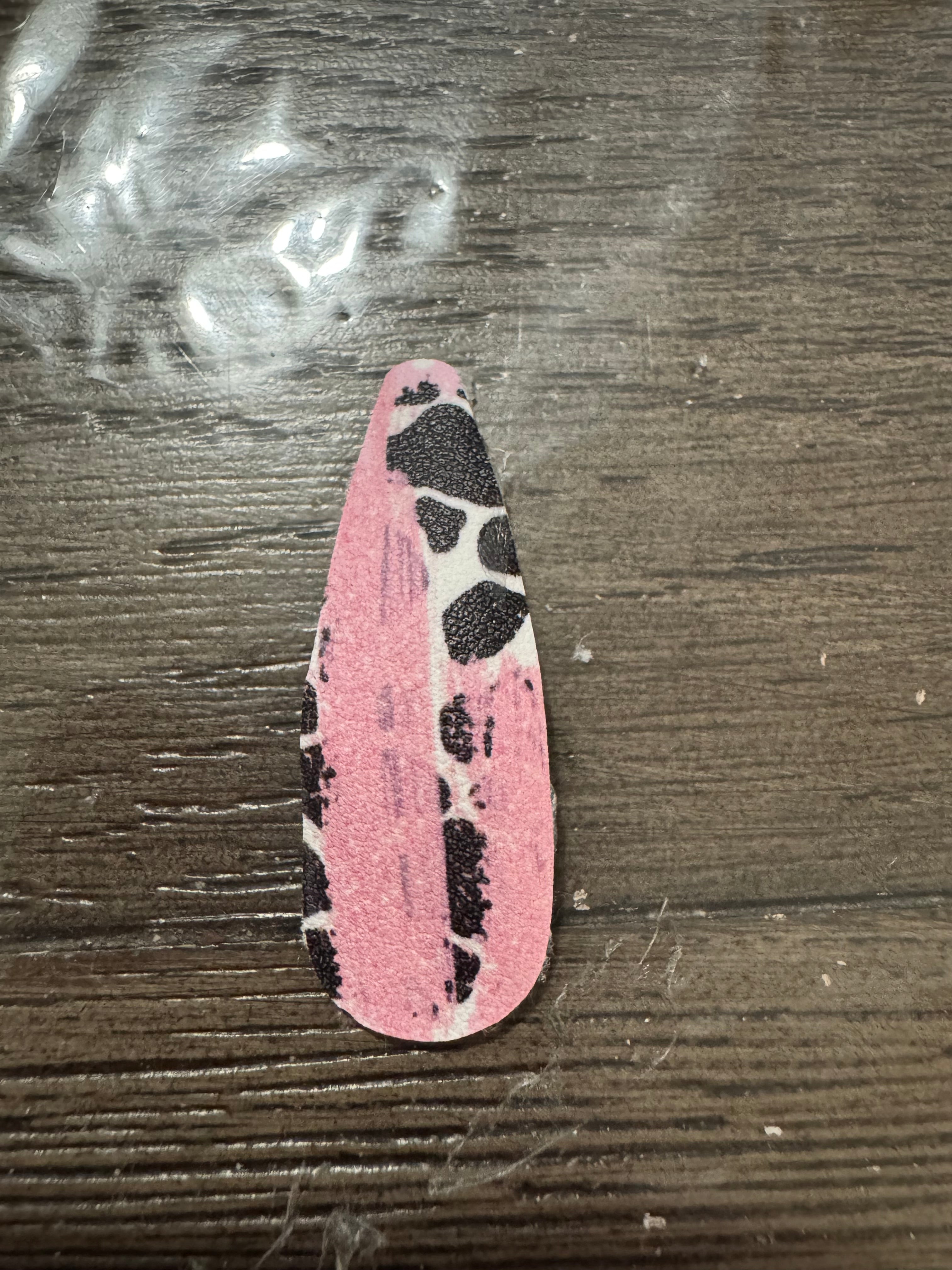 Pink cow snap clip