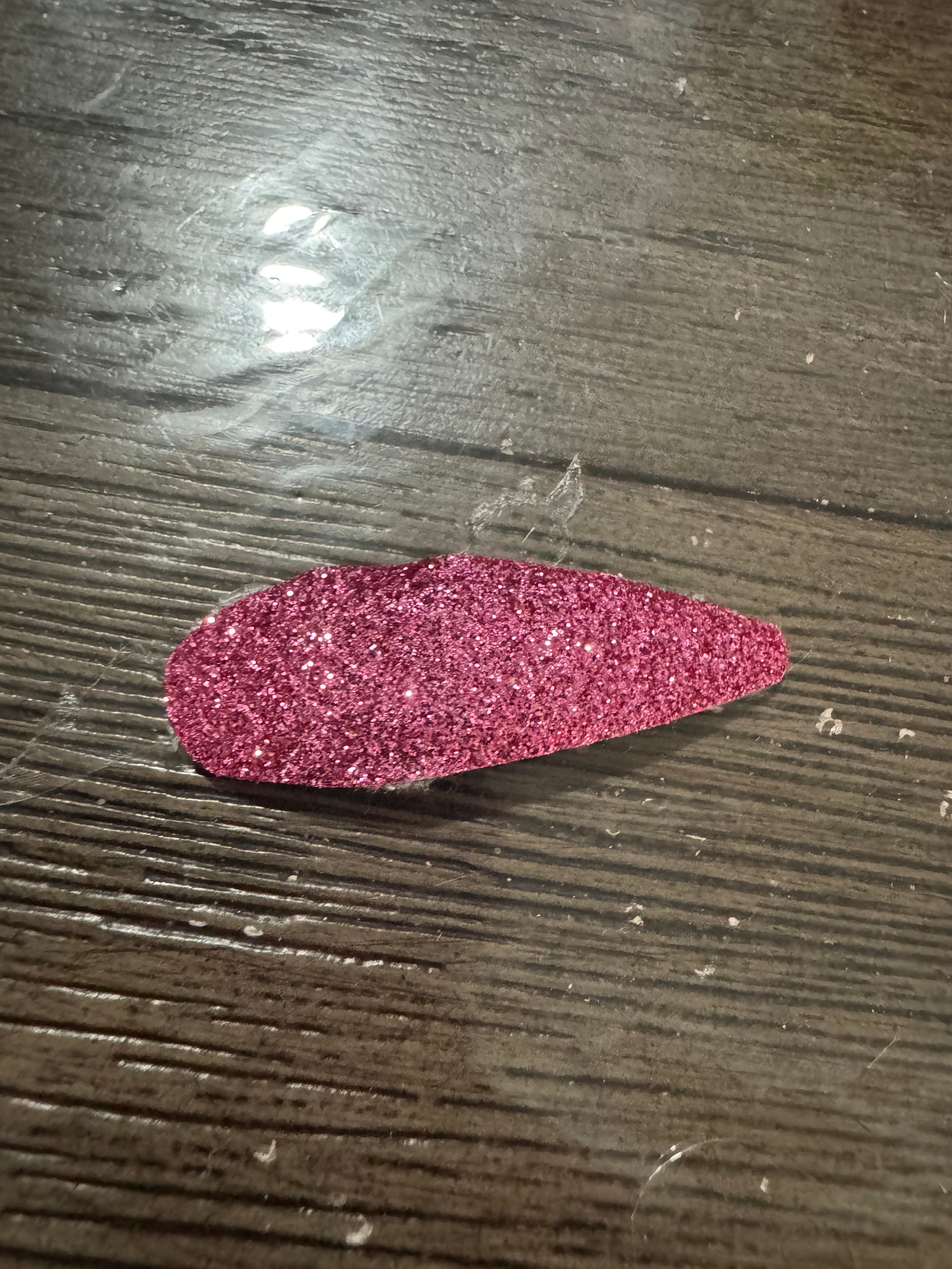 Light pink glitter snap clip