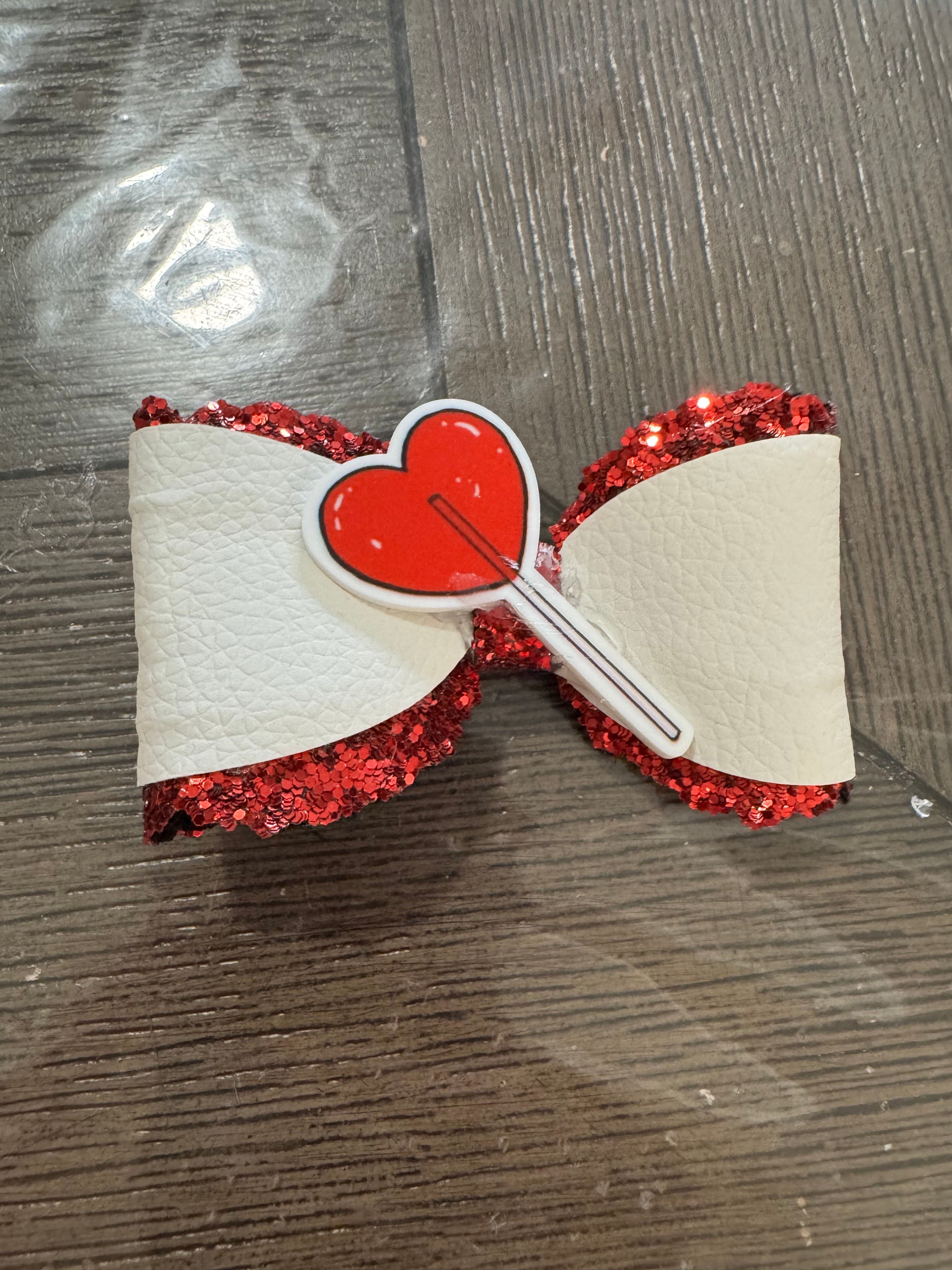 Lollipop overlay bow clip