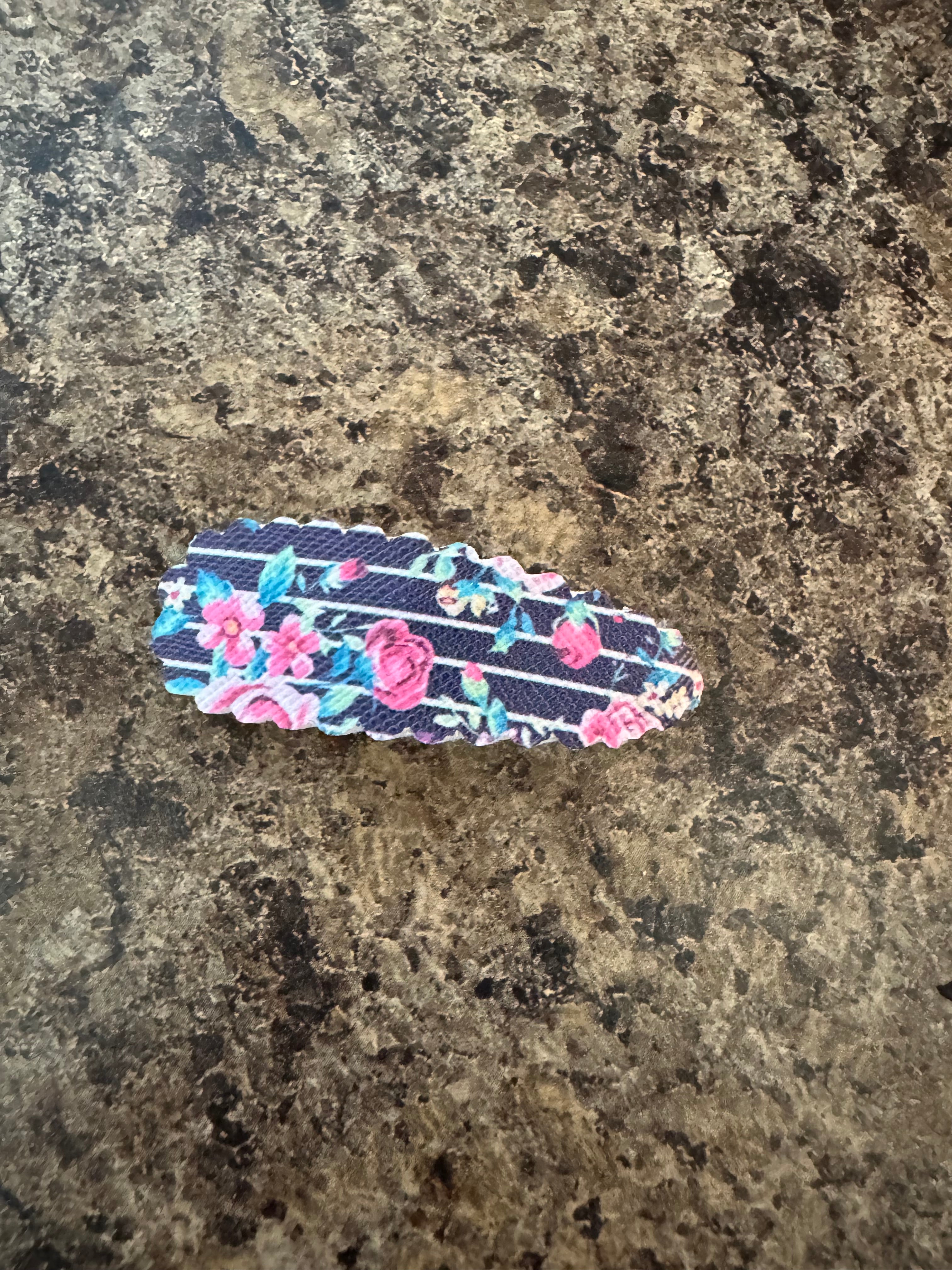 Black floral snap clip