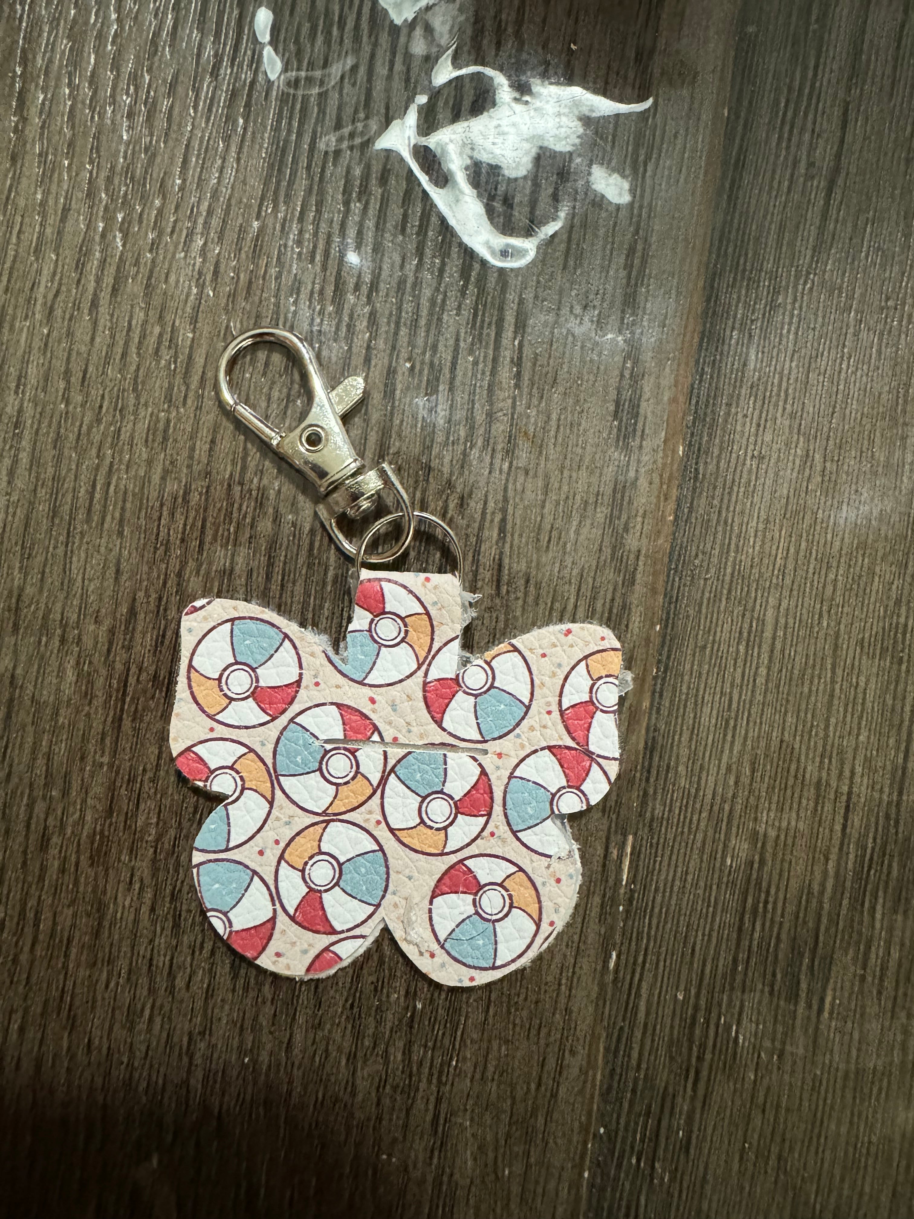 Beachball butterfly Aldi keychain