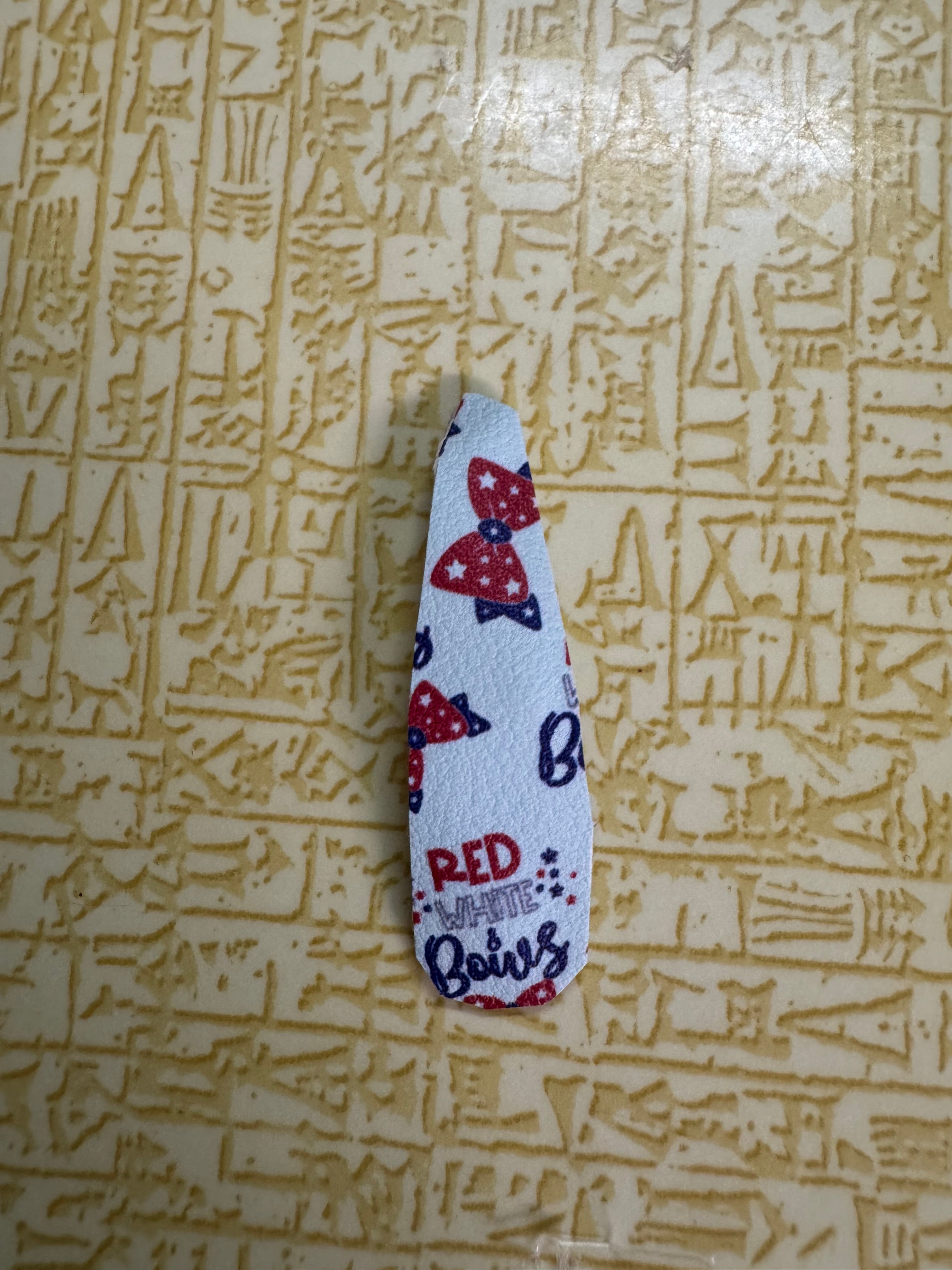 Red white and bow snap clip