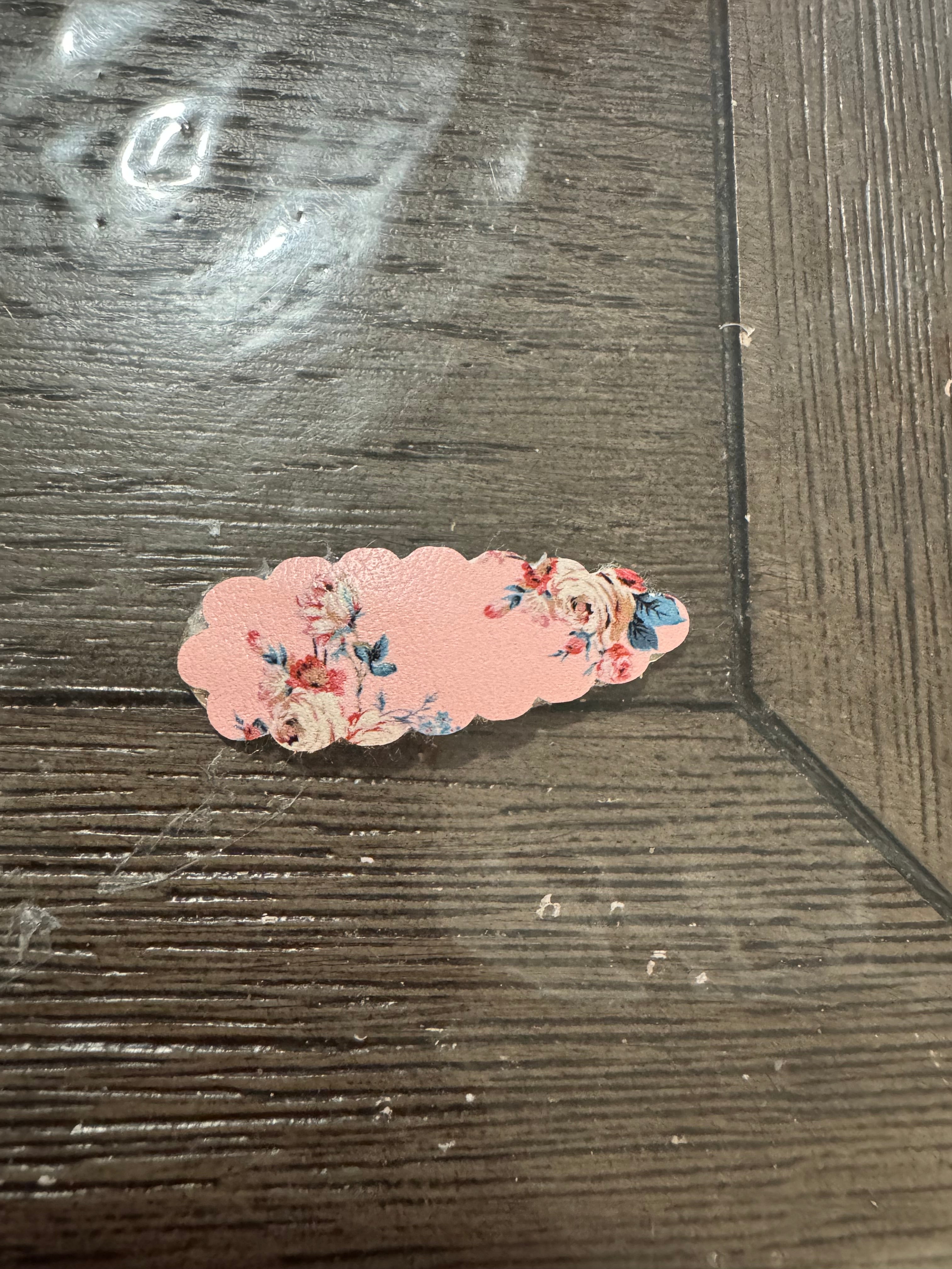 Pink floral scalloped snap clip