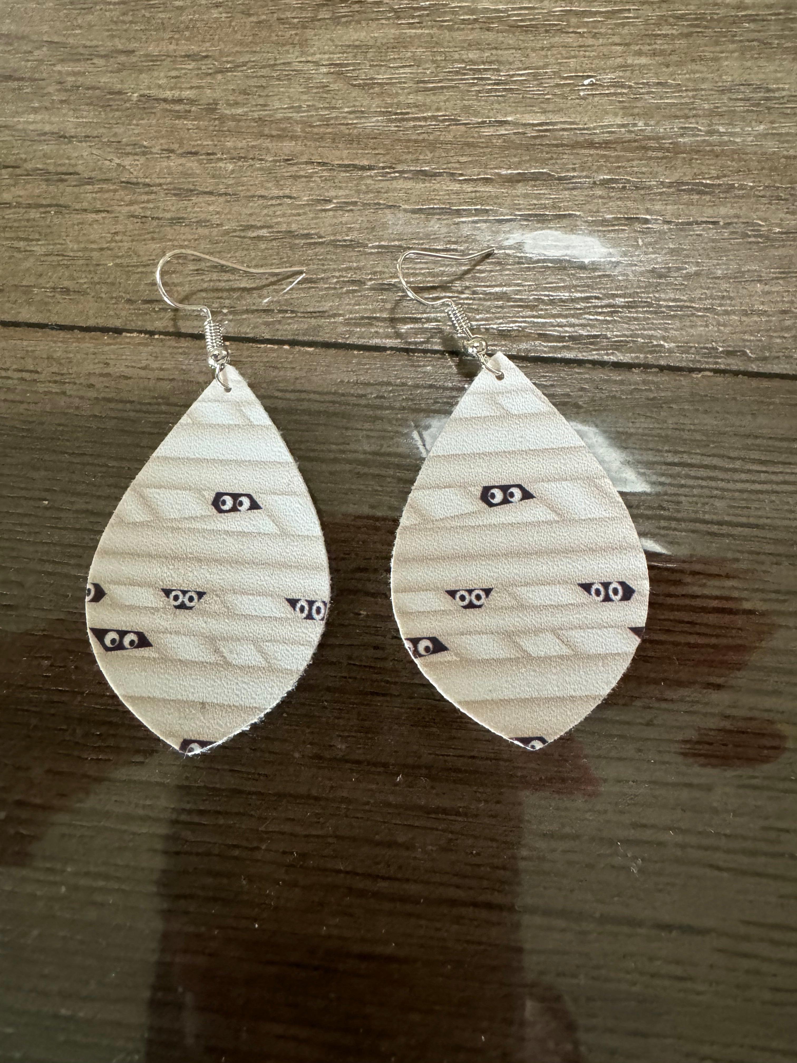 Mummies dangle earrings
