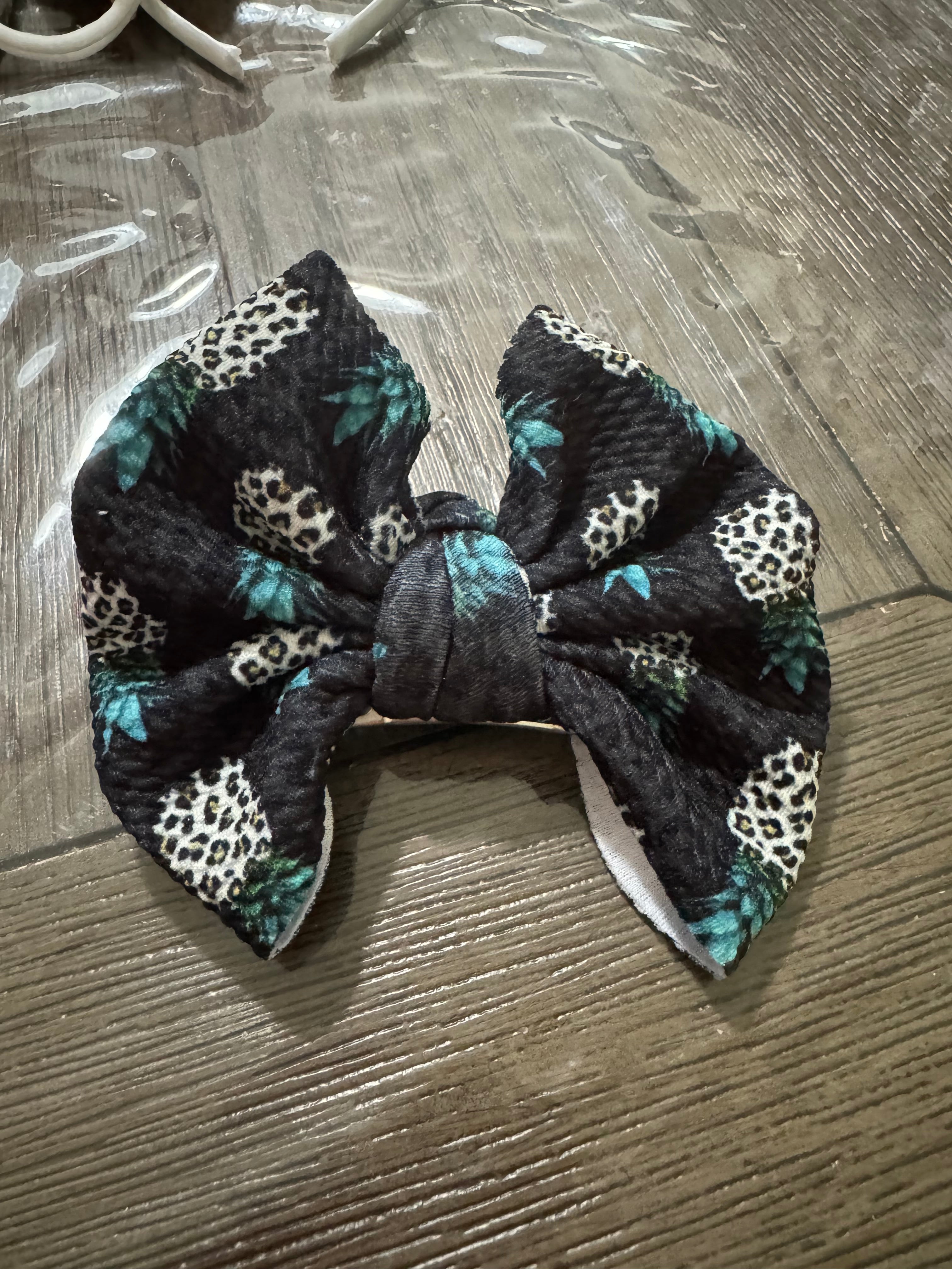 Cheetah pineapple clip