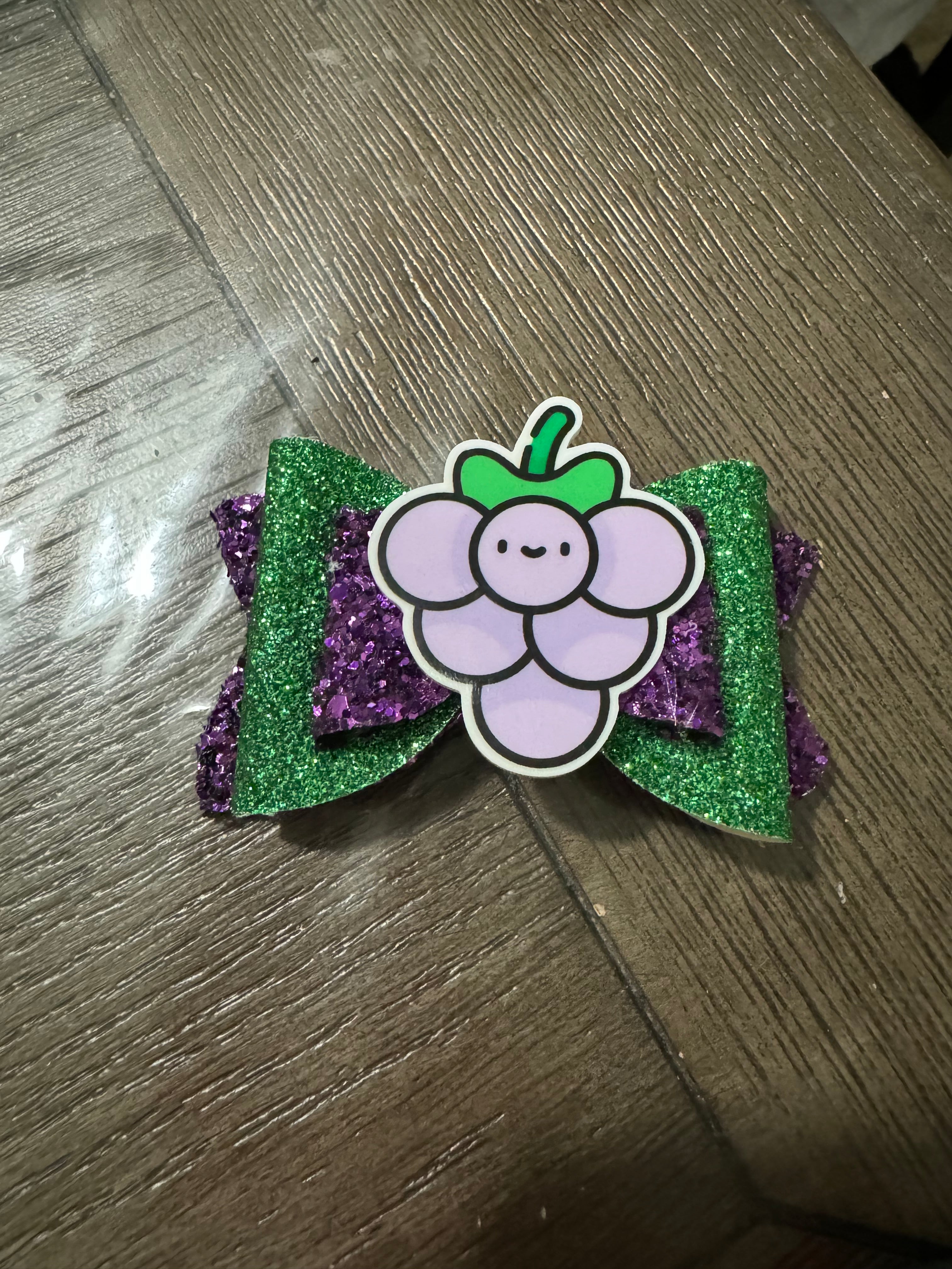 Grape straw topper bow