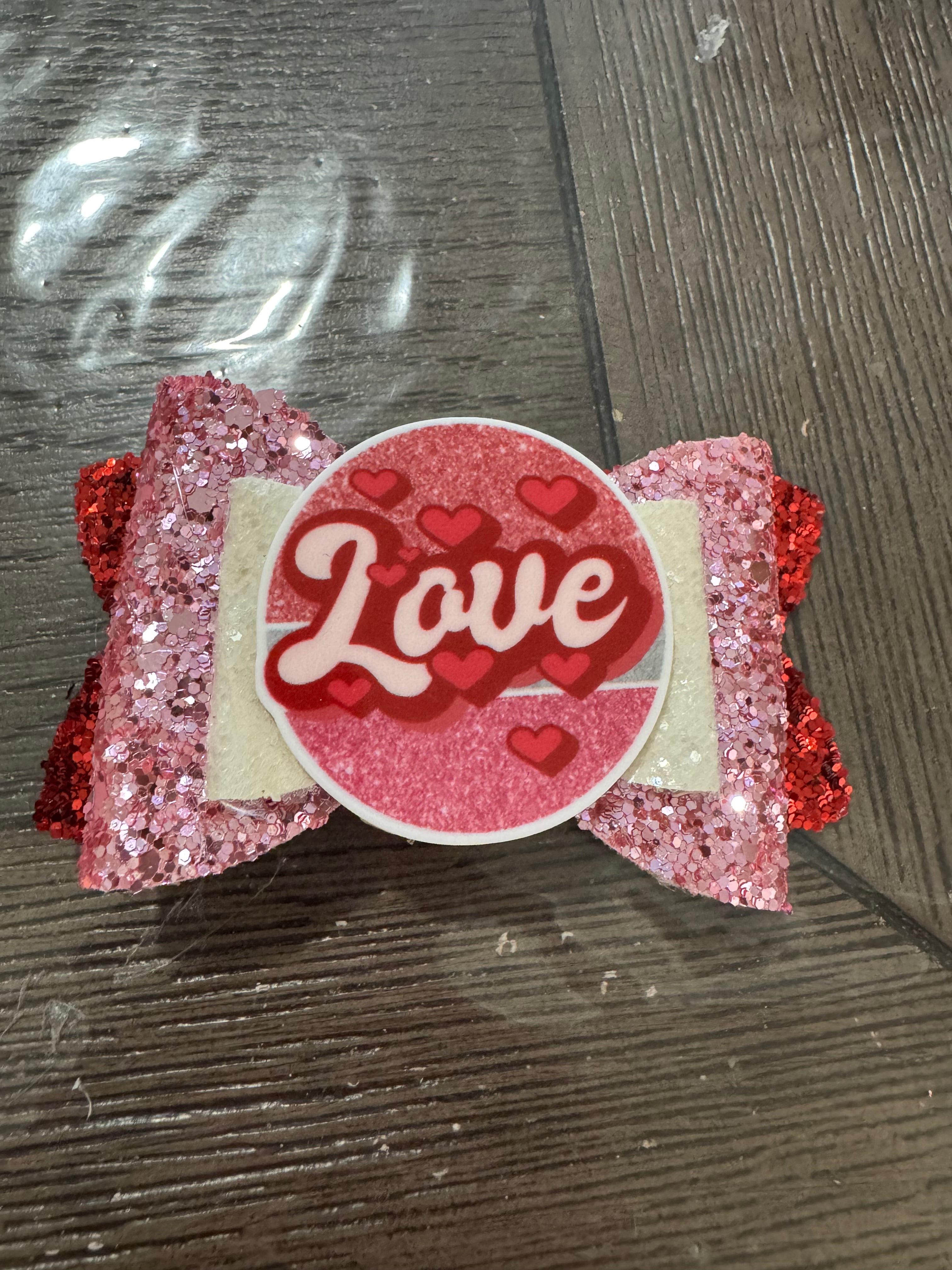 Love bow clip
