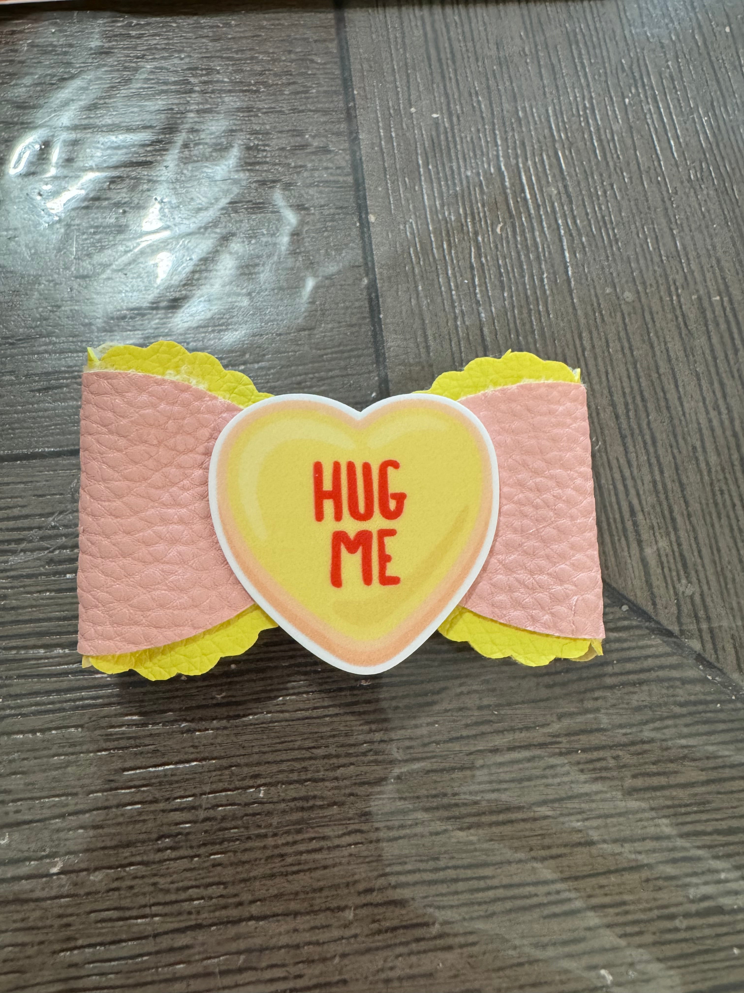 Hug me overlay bow clip